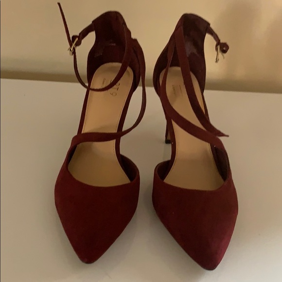 Shoes - Picture 2 of 4